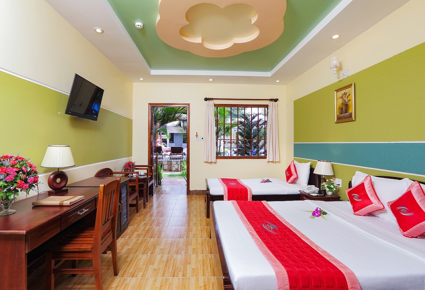 Bungalow Nhìn Ra Hồ Bơi